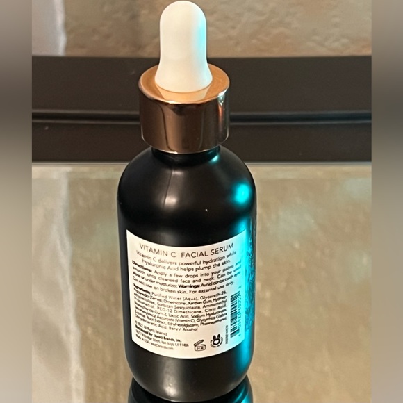 Pearlessence Vitamin C & Hyaluronic Acid Brightening Facial Serum brand new 2 oz - Picture 4 of 7